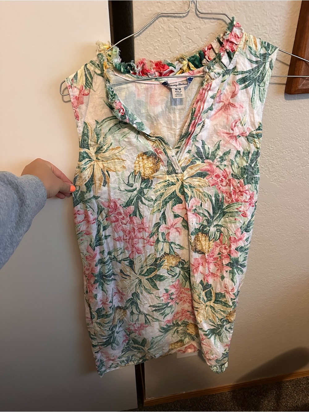 Sleeveless Tommy Bahama Floral Pineapple Print Shift Dress in White and Pink